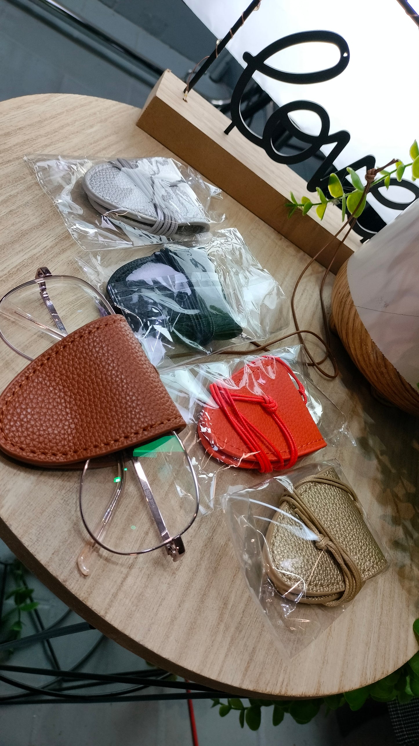 Cuelga gafas