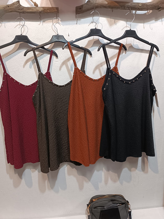 Blusa tirantas tachuelas