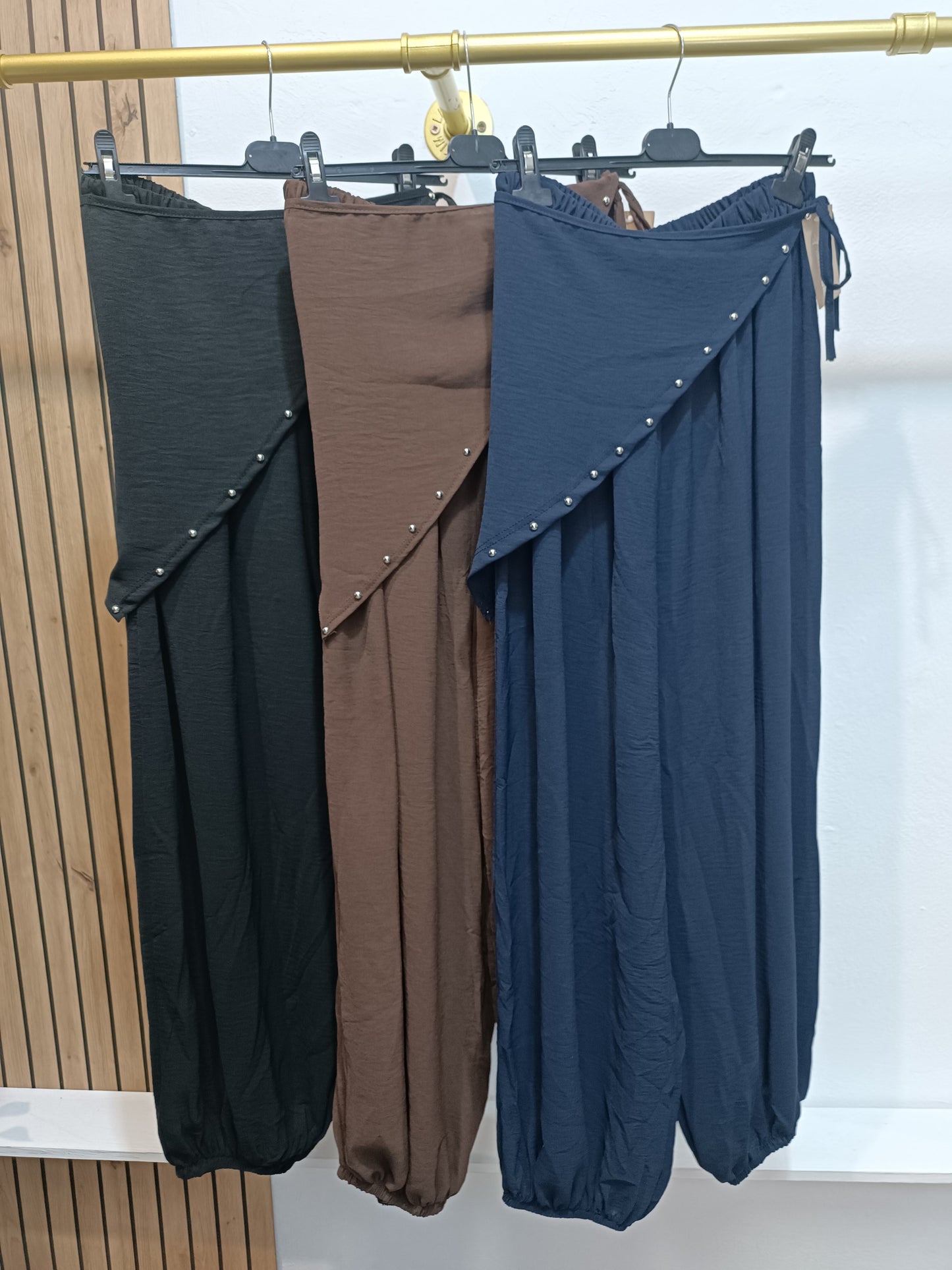 Pantalón pañuelo tachuelas