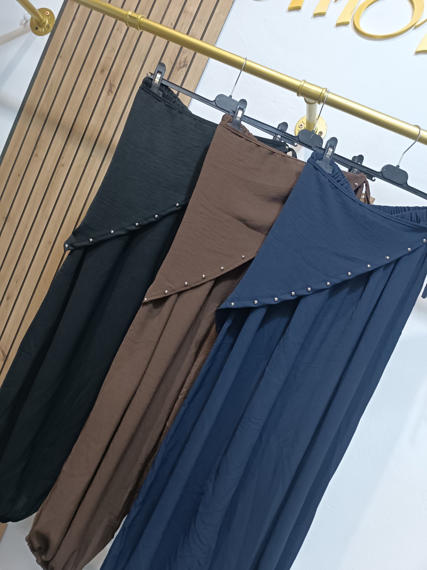 Pantalón pañuelo tachuelas