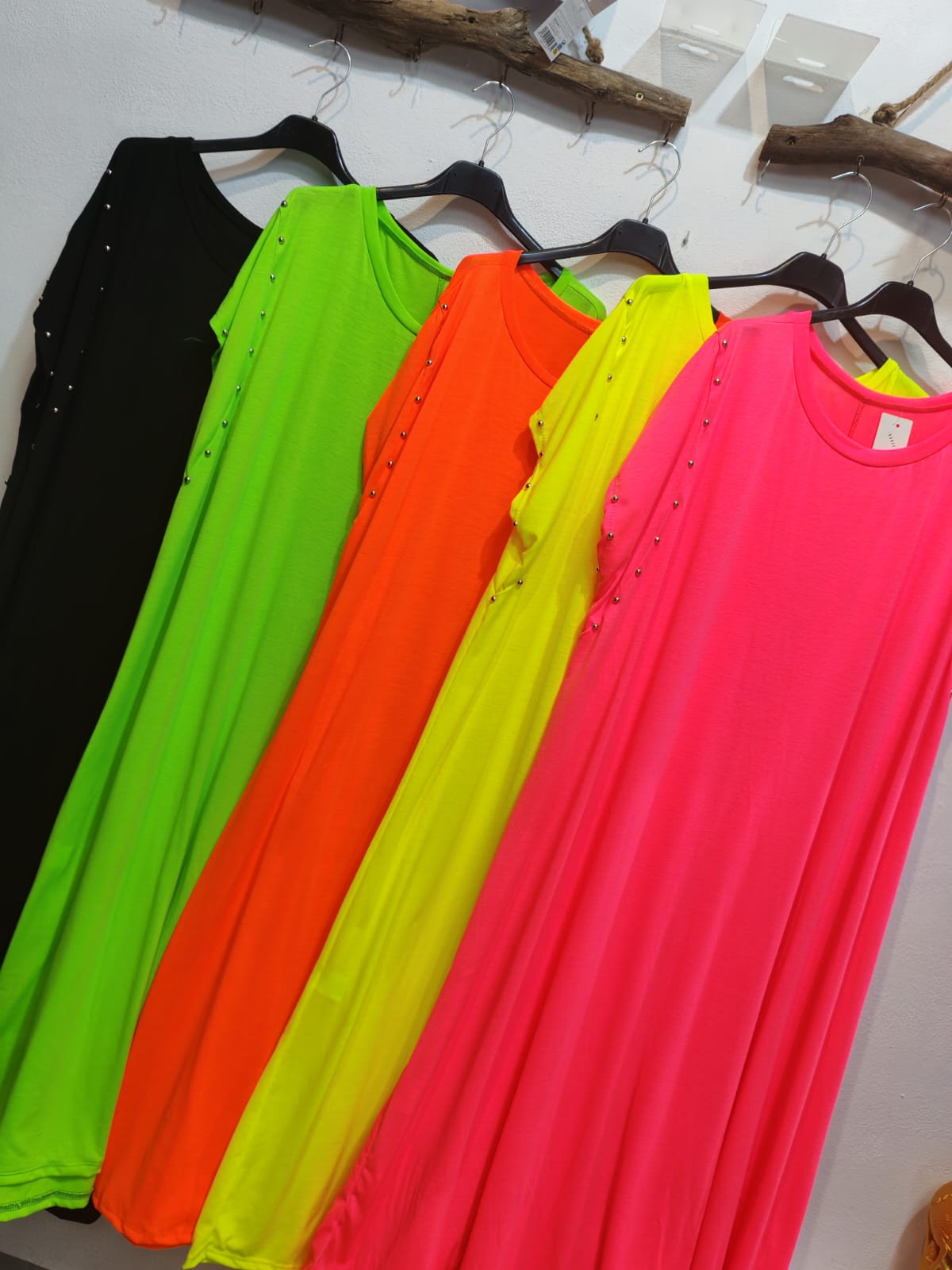 Vestido tachuelas fluor