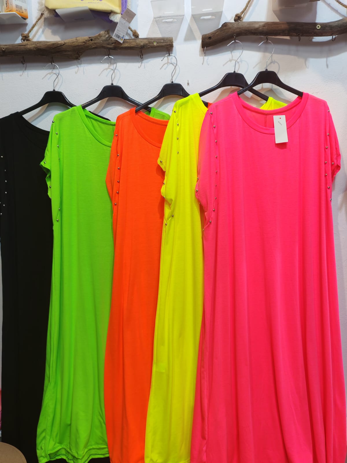 Vestido tachuelas fluor