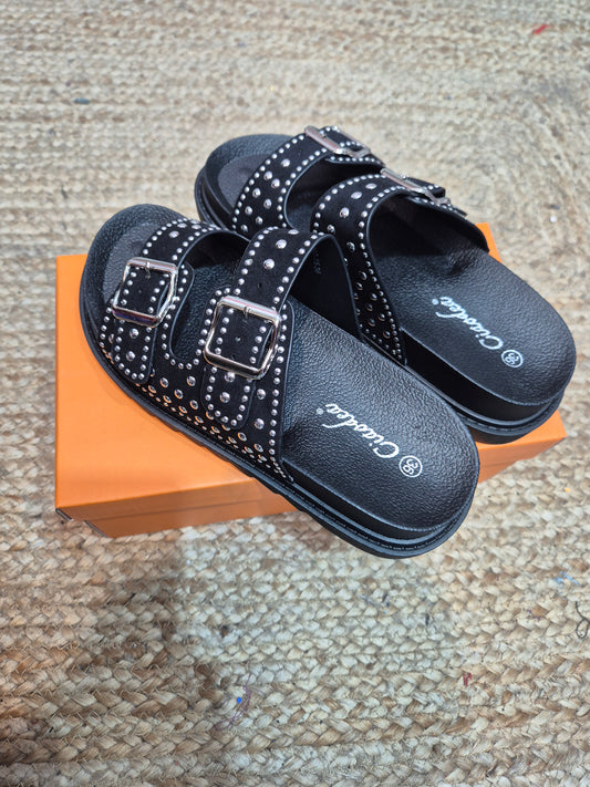 Sandalias tachuelas