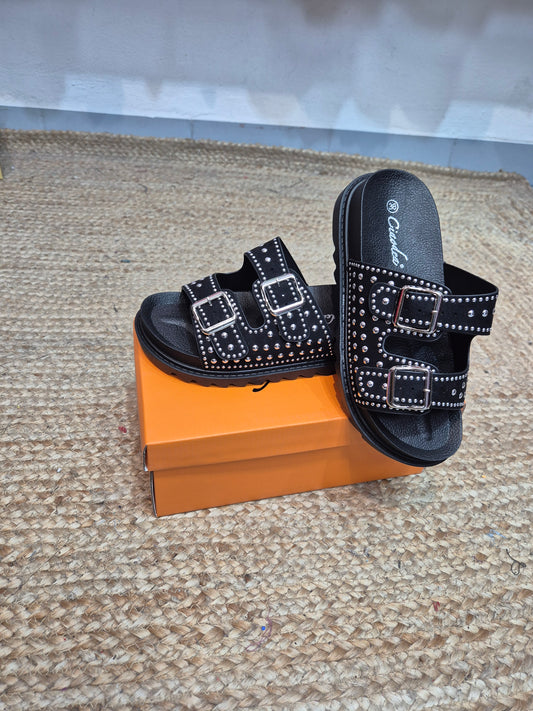 Sandalias tachuelas